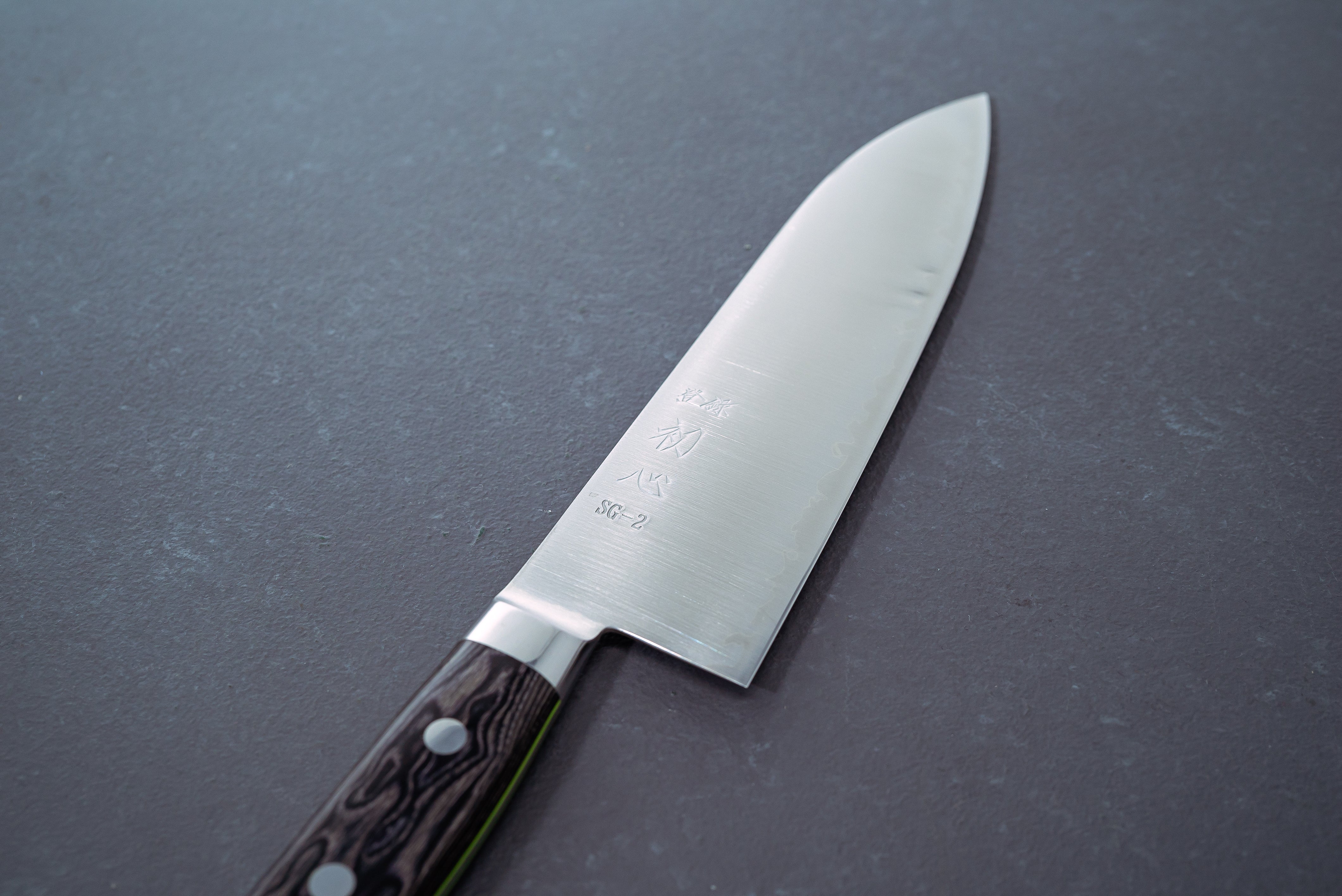 Hatsukokoro Hayabusa SG2 Migaki Santoku 180mm - Thecooksedges