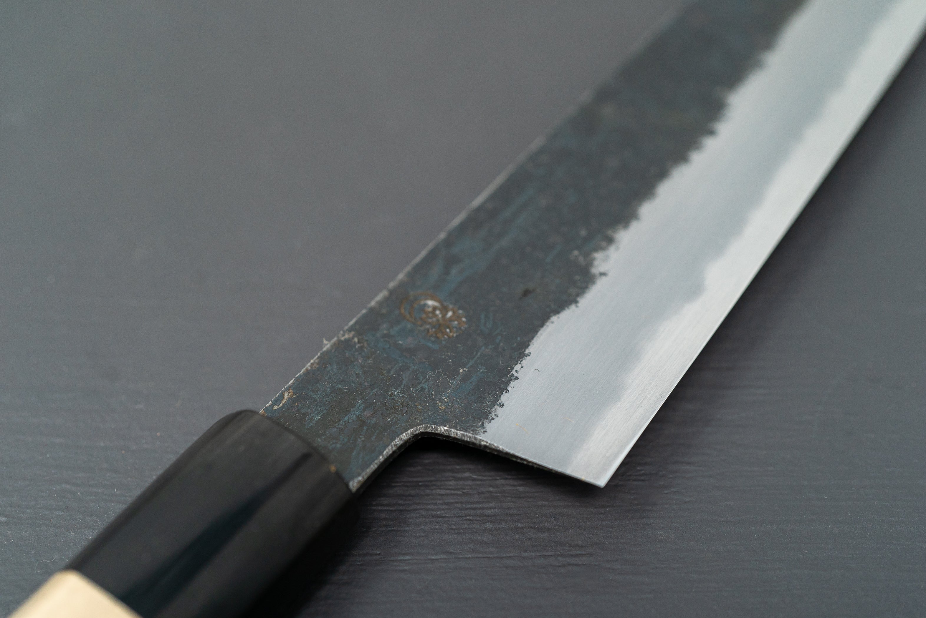Sakai Kikumori Kikuzuki Kuro Kiritsuke Santoku 180mm - Thecooksedges