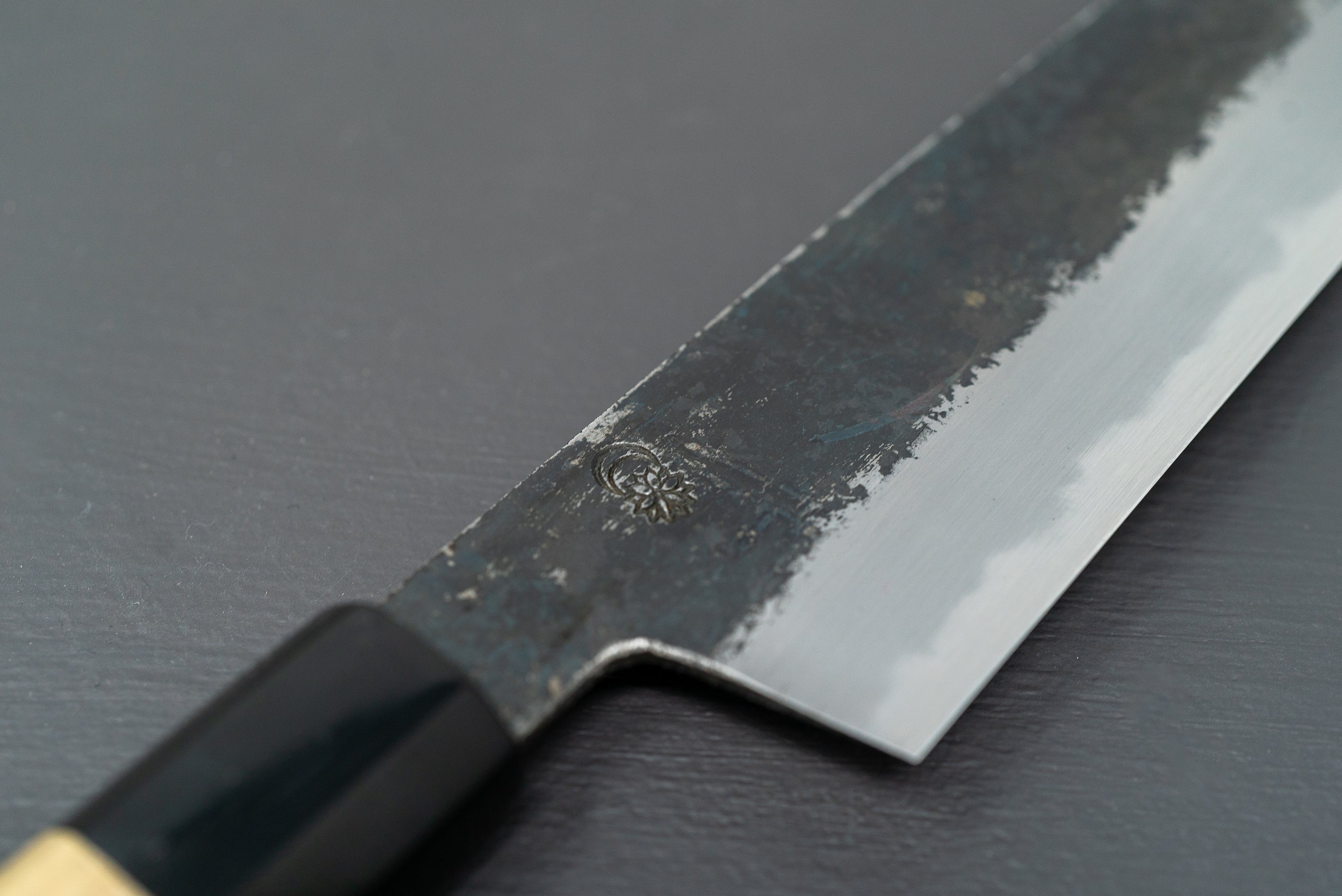Sakai Kikumori Kikuzuki Kuro Santoku 180mm - Thecooksedges