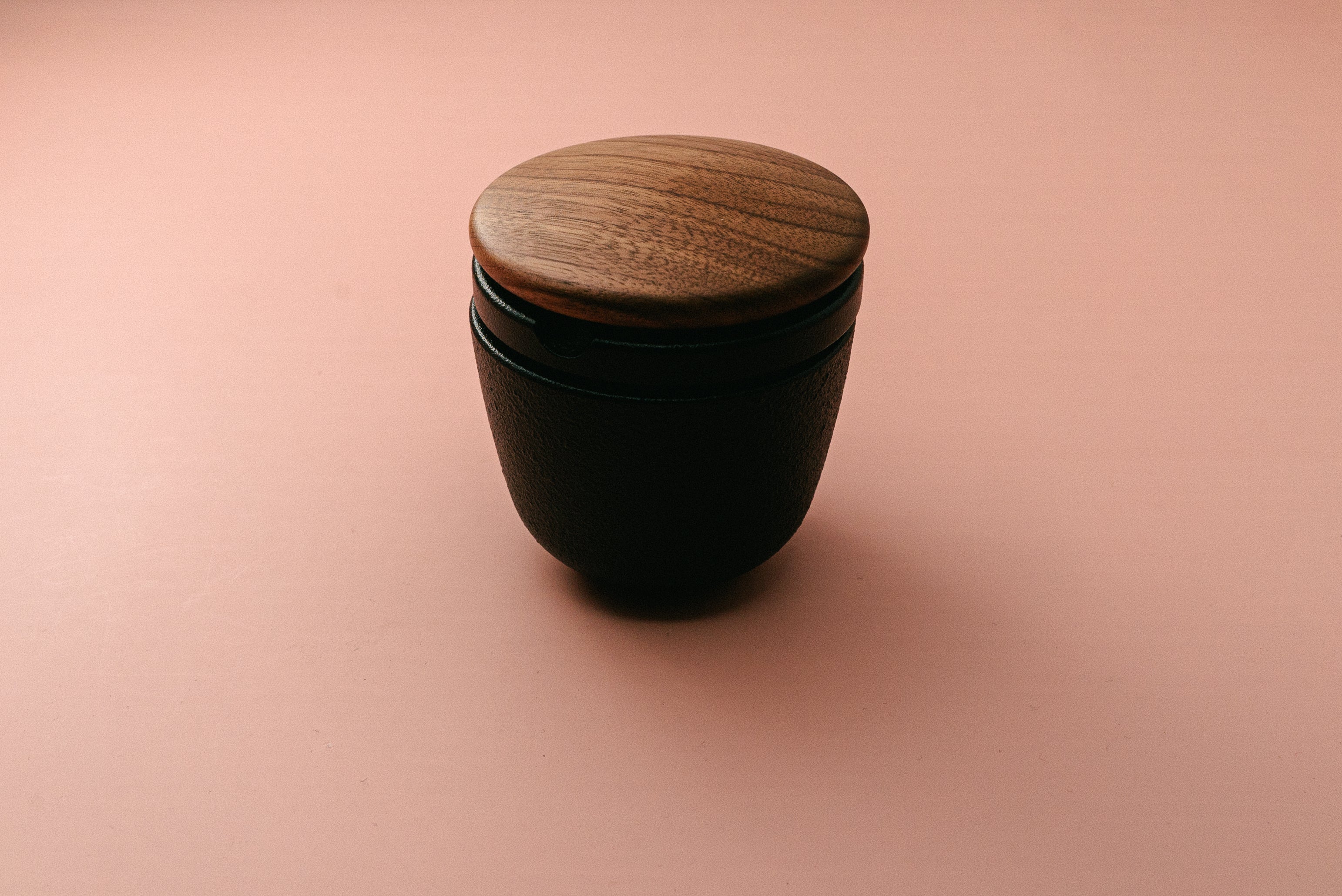 "Swing" Pepper / Spicemill with Walnut Lid - Thecooksedges