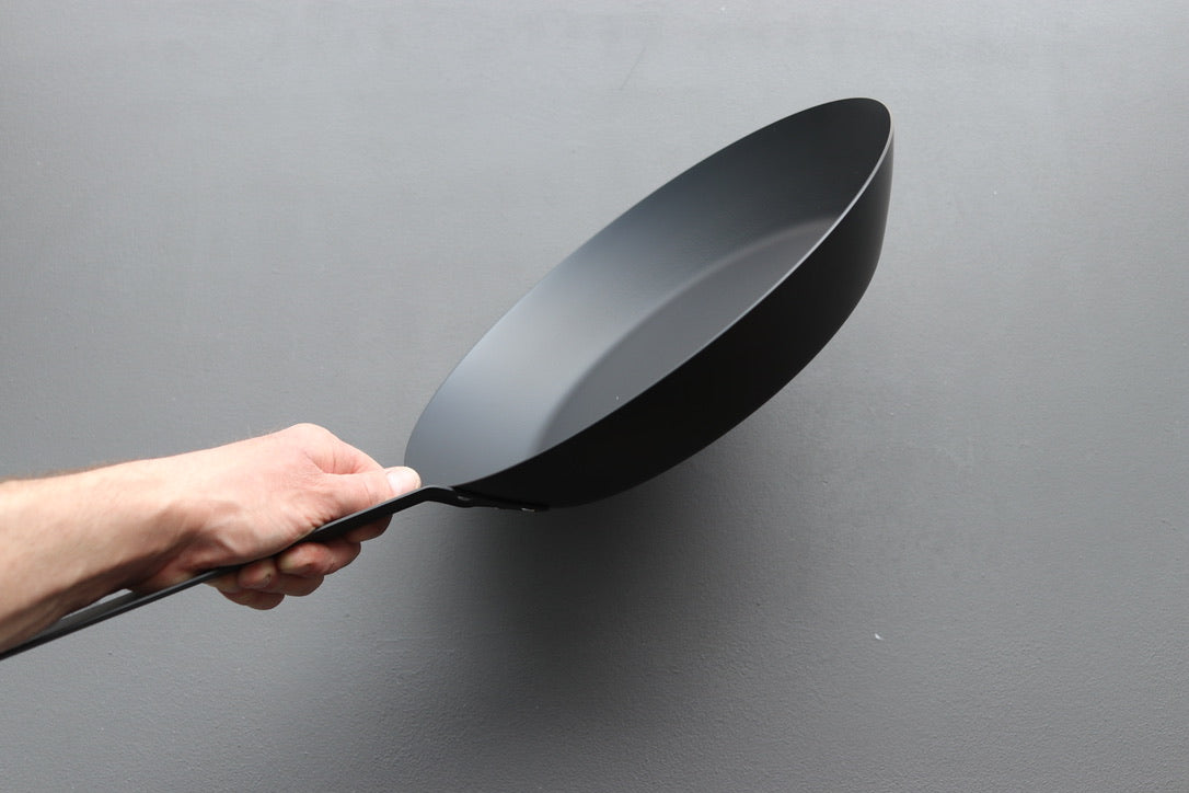 Kirameki Iron Frying Pan - Thecooksedges
