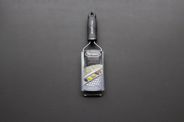 Microplane star grater - Thecooksedges