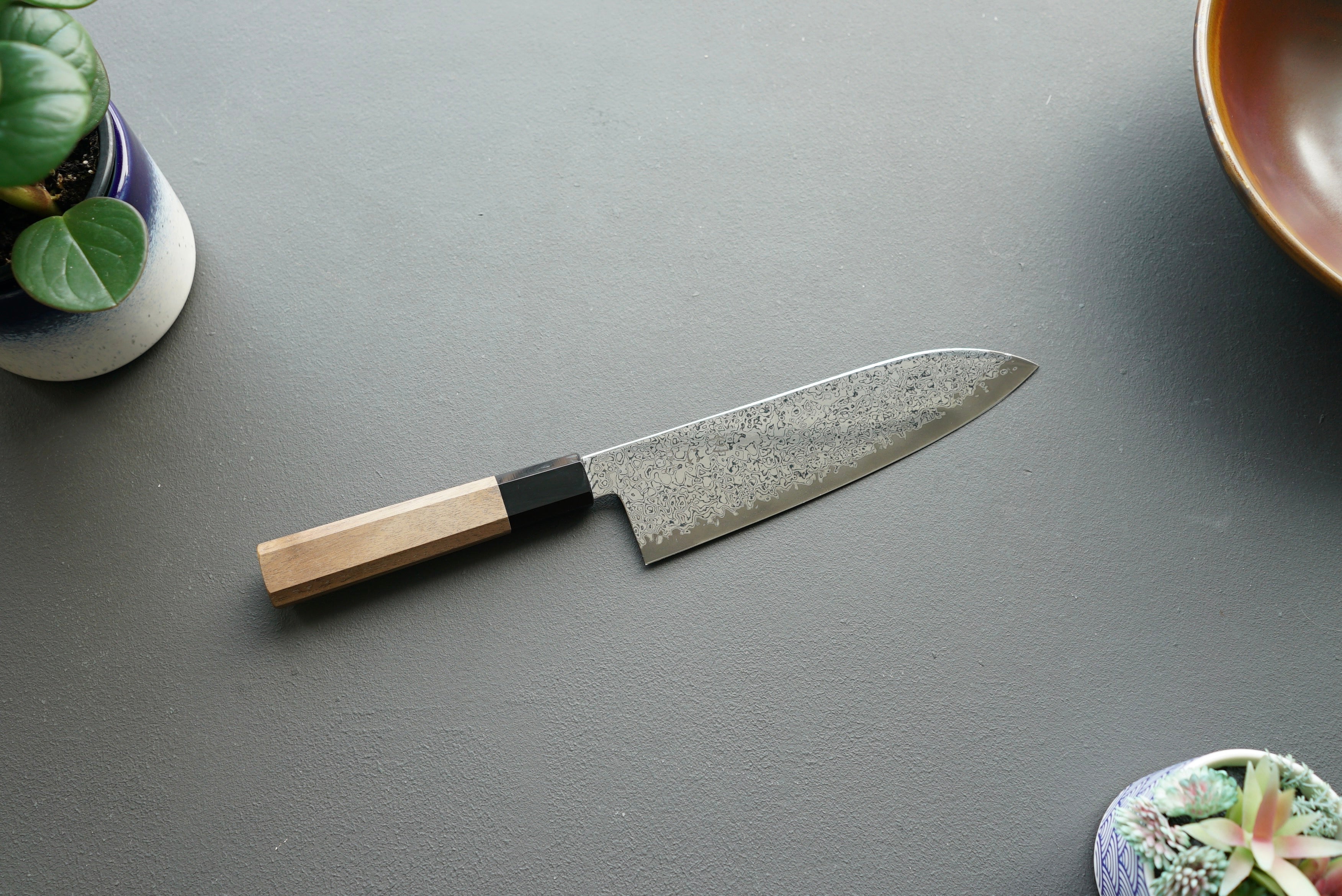Hatsukokoro Sunaarashi Kurozome Damascus Santoku 180mm - Thecooksedges