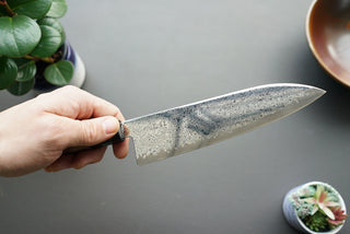 Hatsukokoro Sunaarashi Kurozome Damascus Santoku 180mm - Thecooksedges