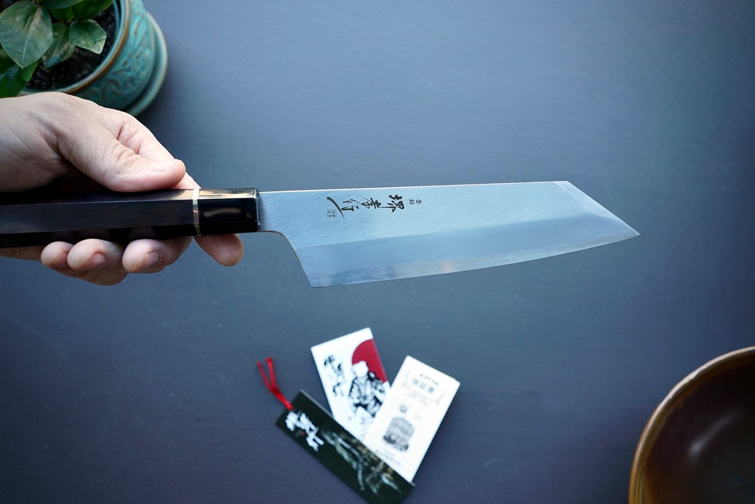 Itsuo Doi Homura SP Kengata Santoku 195mm w/Saya - Thecooksedges
