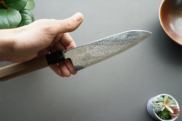 Hatsukokoro Sunaarashi Kurozome Damascus Santoku 180mm - Thecooksedges