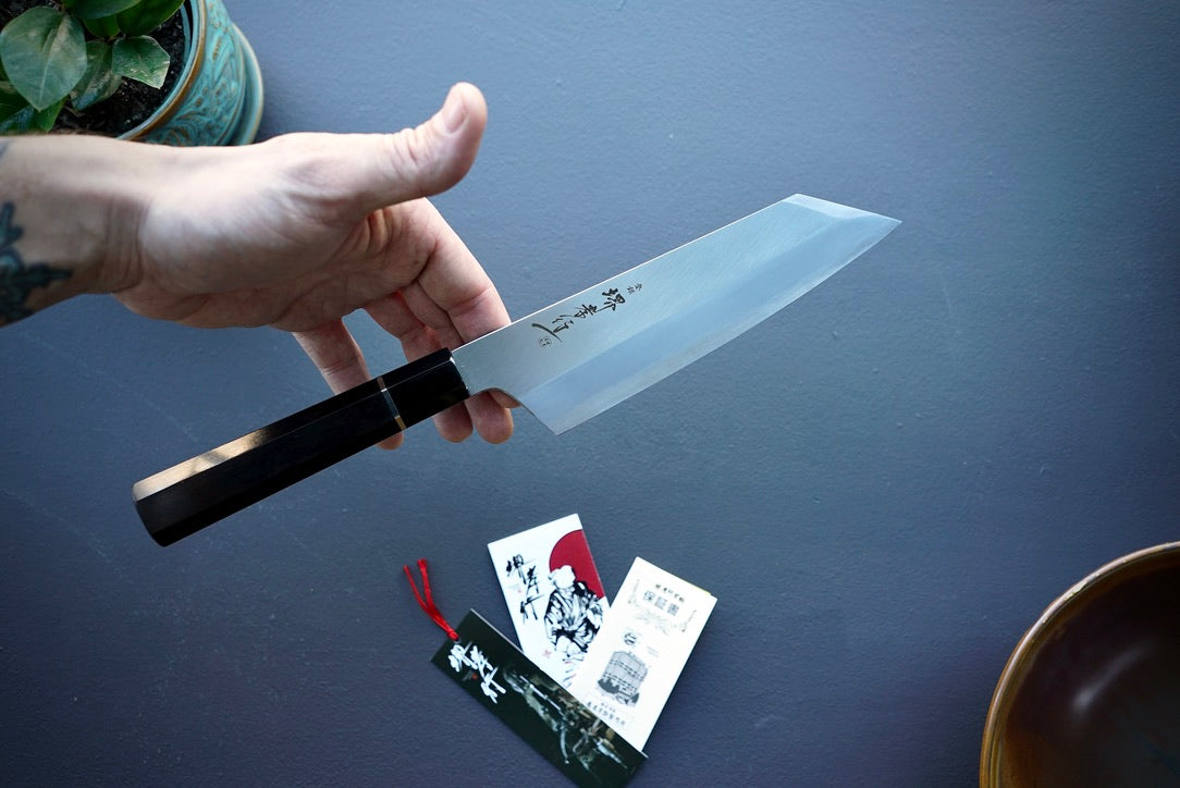 Itsuo Doi Homura SP Kengata Santoku 195mm w/Saya - Thecooksedges