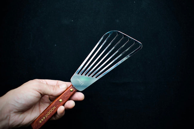 Nogent 3 star wood handle fish spatula - Thecooksedges
